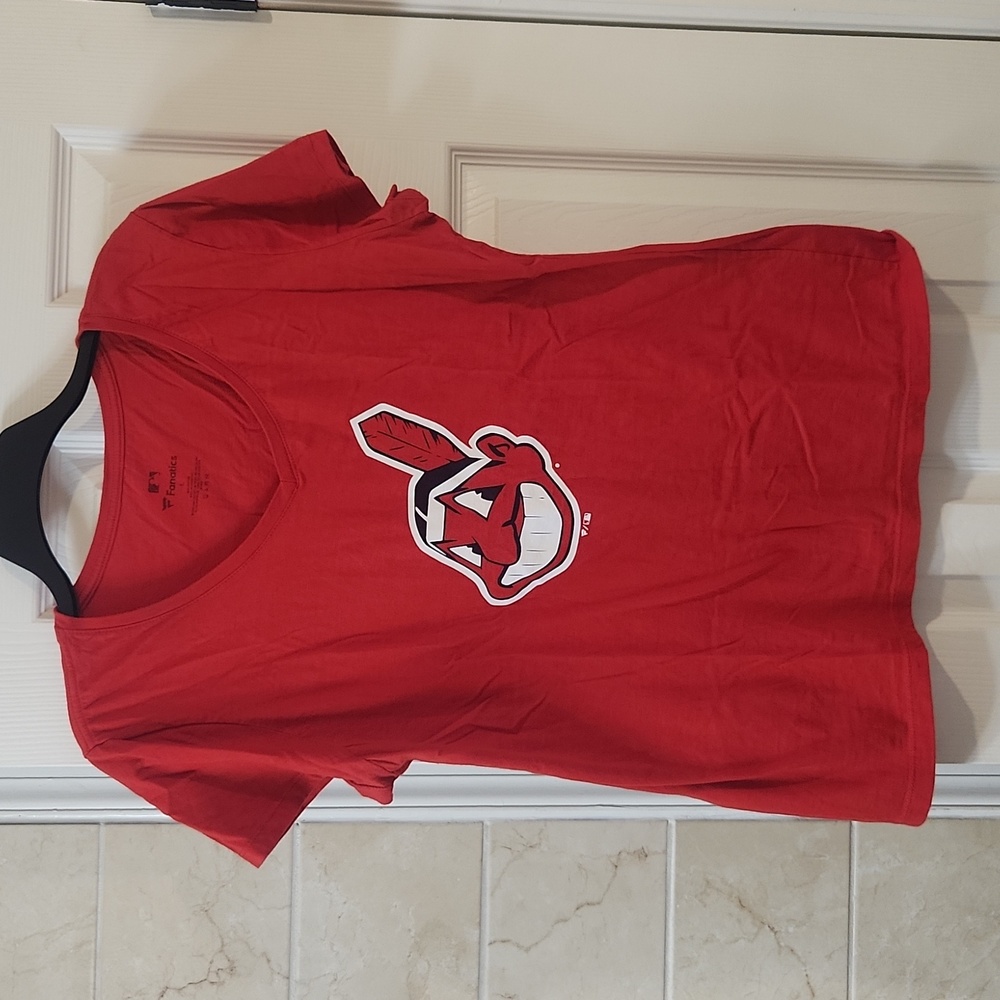 Chief Wahoo Cleveland Indians V Neck women shirt Fanatics Like New!